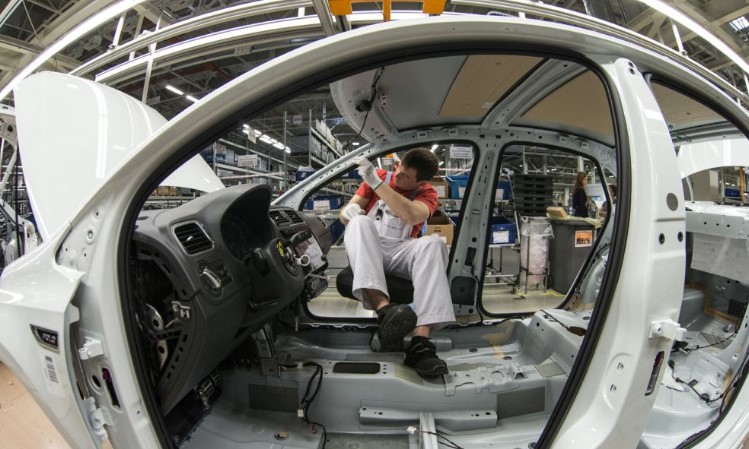 Калужские автозаводы возобновляют работу после простоя