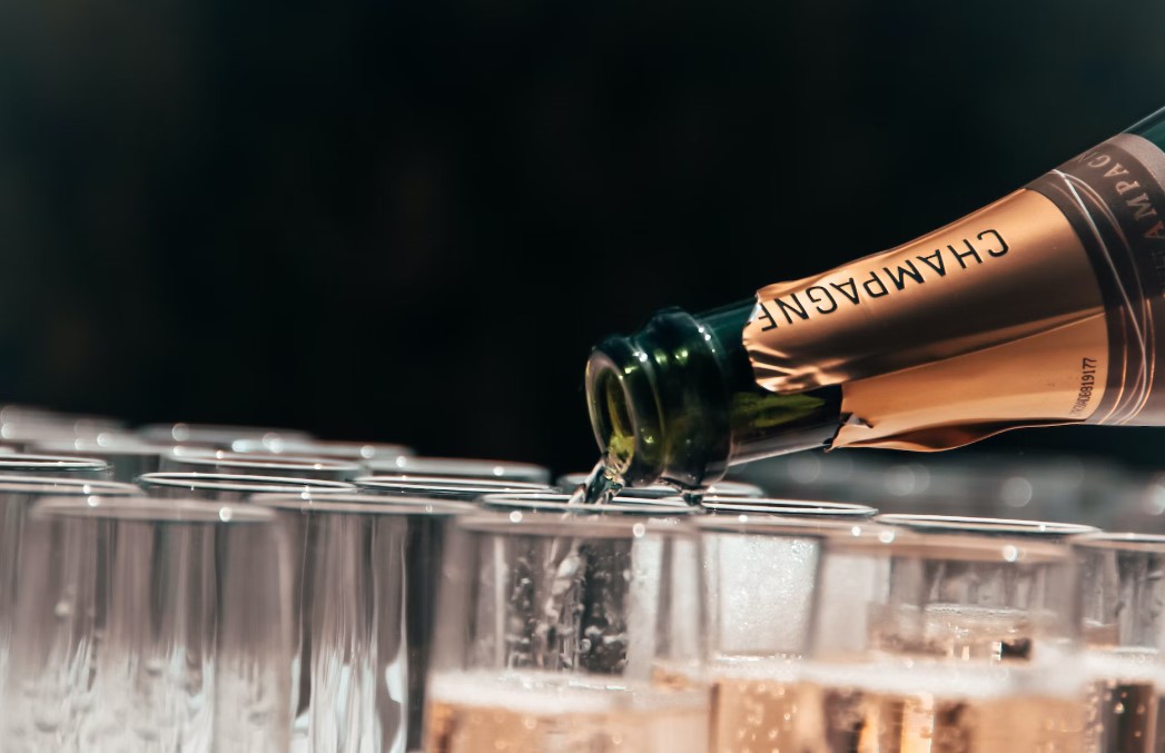 Россиянам пообещали отсутствие дефицита игристого вина в Новый год