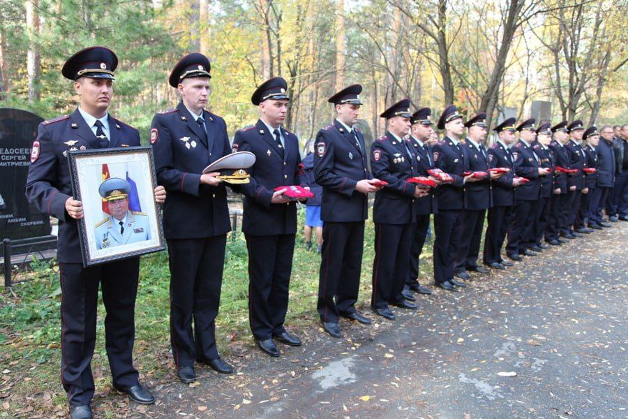 В Екатеринбурге состоялись похороны экс-начальника свердловского главка МВД Владимира Воротникова