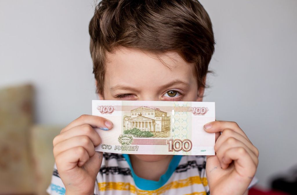 Каждый третий родитель жалуется на импульсивные траты детей