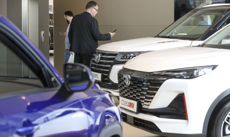 Россияне потратили на новые автомобили рекордную сумму в августе