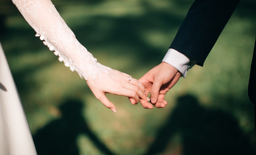 В Госдуму внесли законопроект о выплате молодожёнам до 35 лет по 10 тысяч рублей